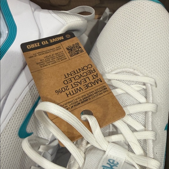 Nike Women's air zoom Bella 7 White and Teal Sneakers - Picture 10 of 12